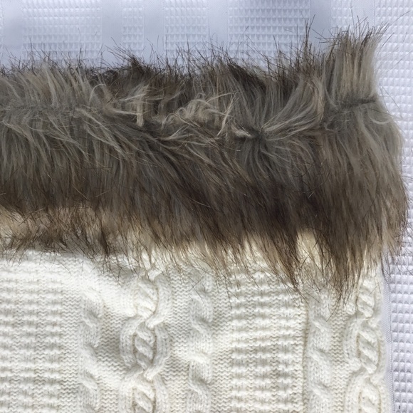 NWT Talbots Cable Knit Ivory Scarf with Faux Fur.‎ - Picture 3 of 10